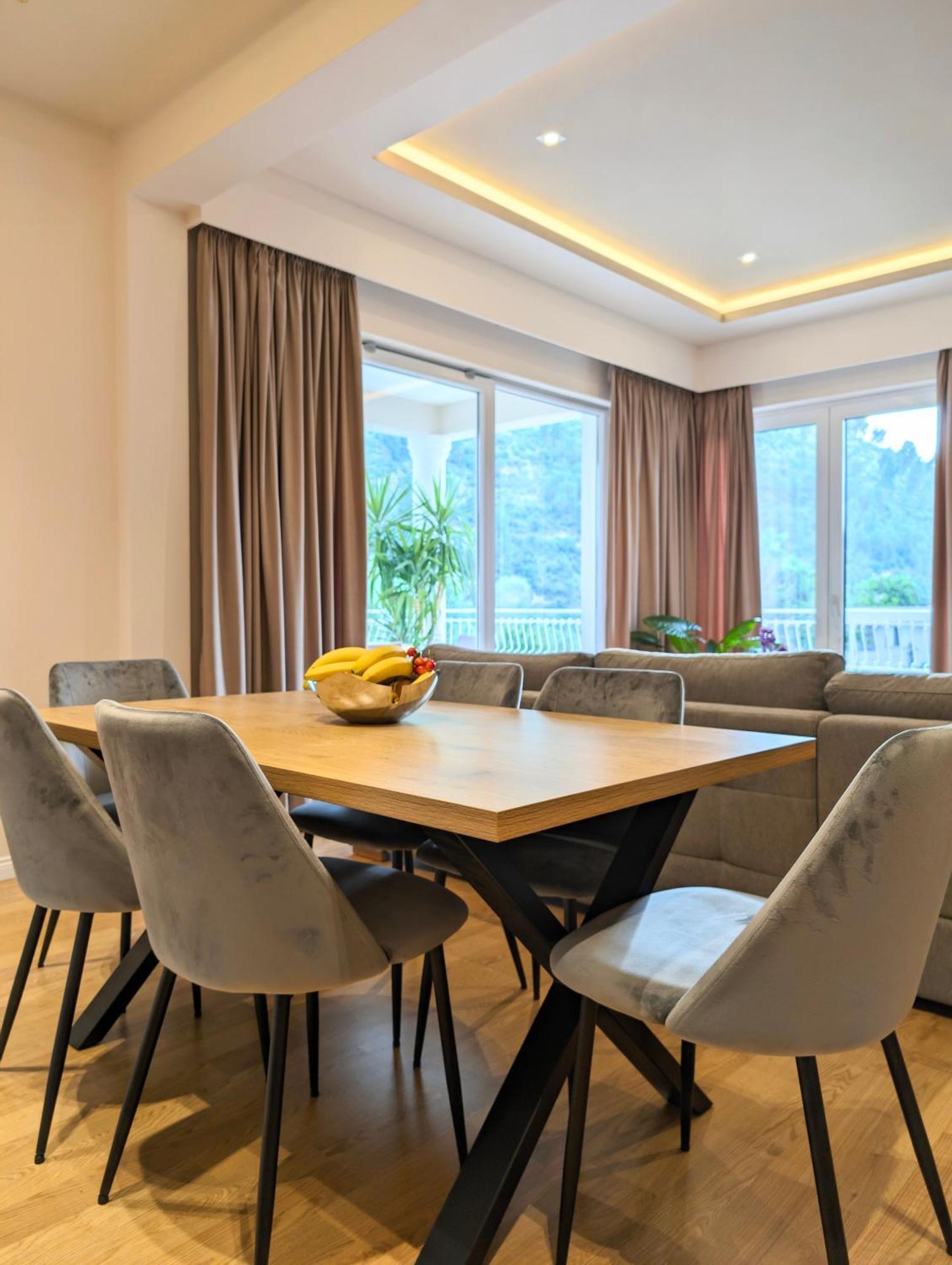 With Garden And Veranda Apartment
